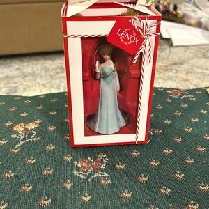 ￼ Lennox ice queen Elsa with snowflake Christmas ornament APX 5 inches